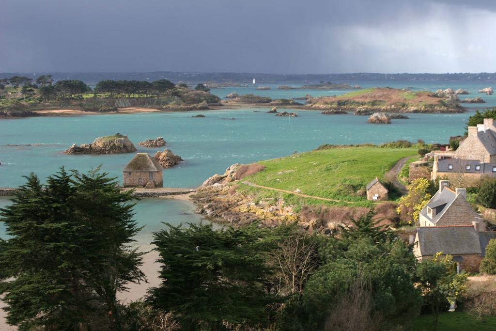 Hotel Les Agapanthes Ploubazlanec Bagian luar foto