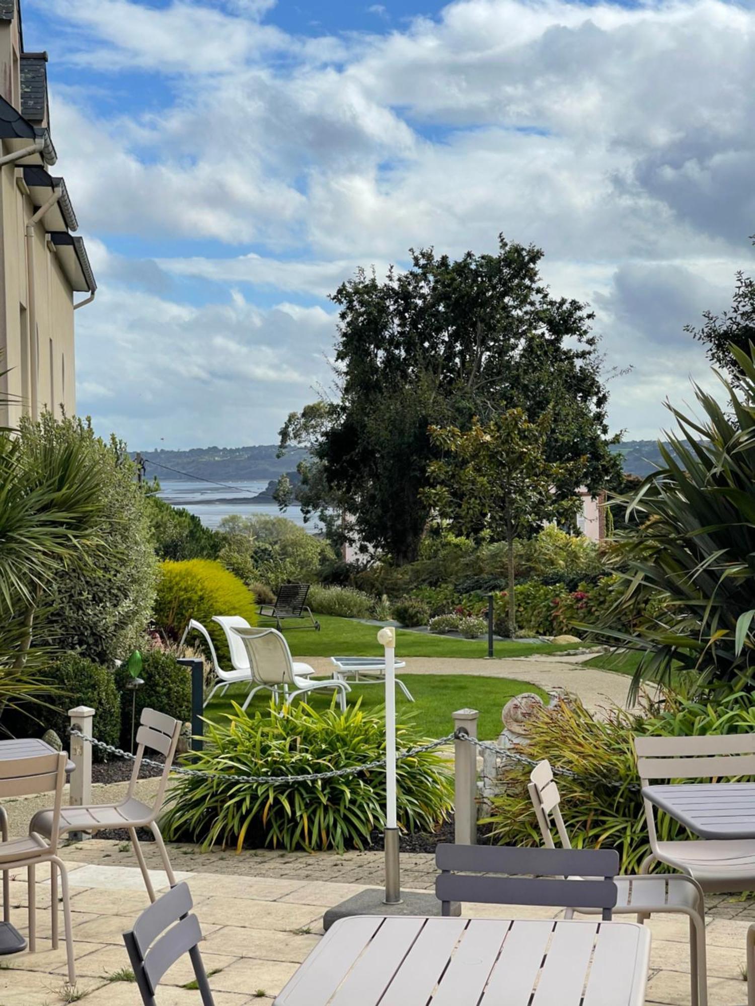 Hotel Les Agapanthes Ploubazlanec Bagian luar foto
