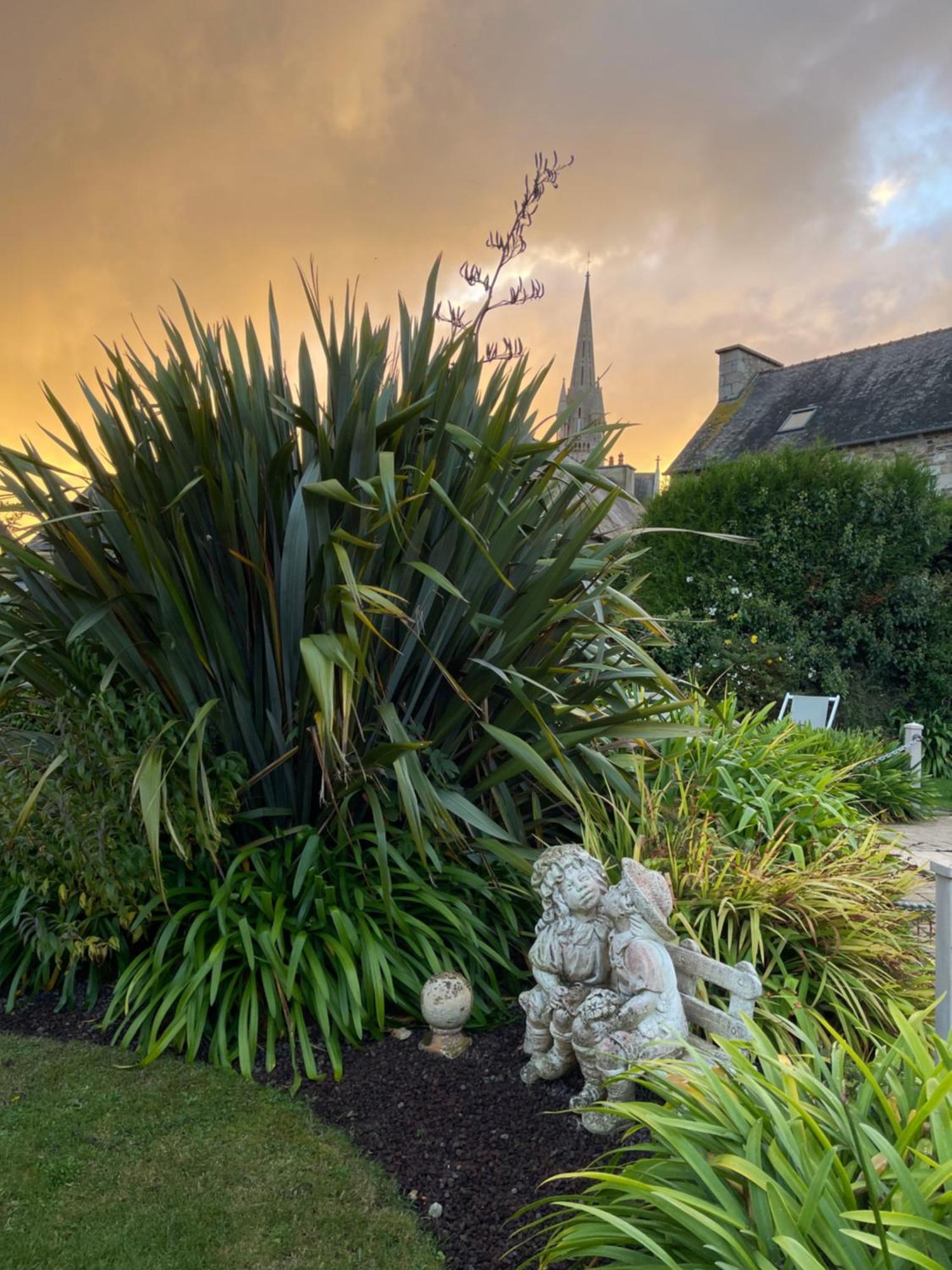Hotel Les Agapanthes Ploubazlanec Bagian luar foto