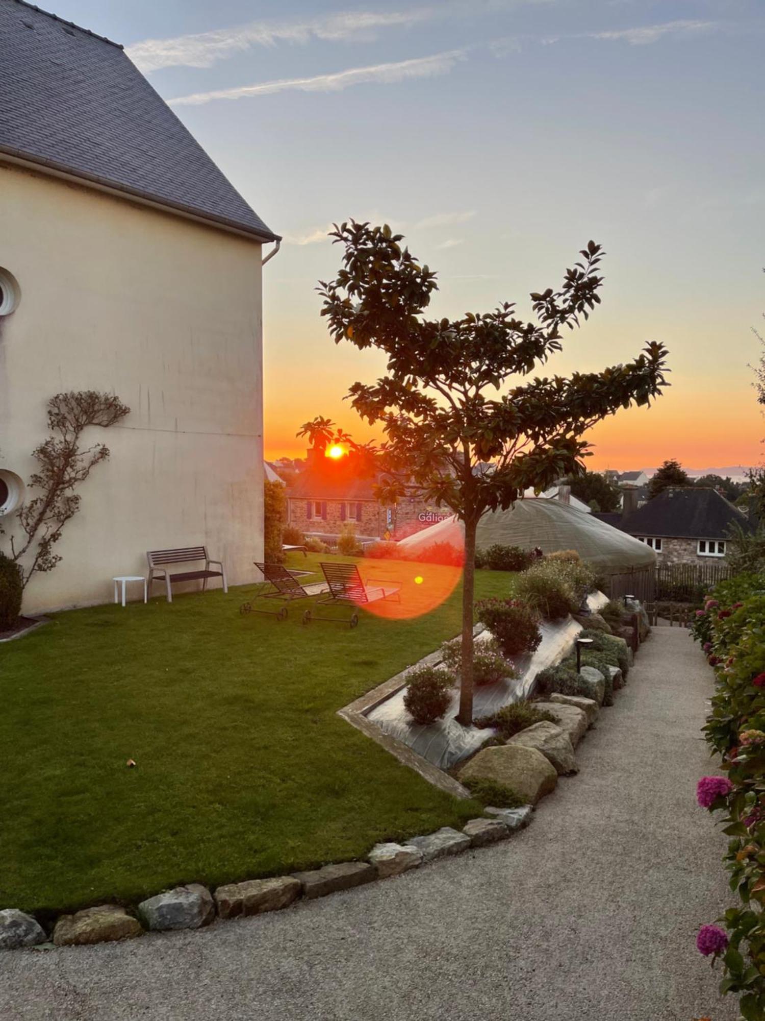 Hotel Les Agapanthes Ploubazlanec Bagian luar foto