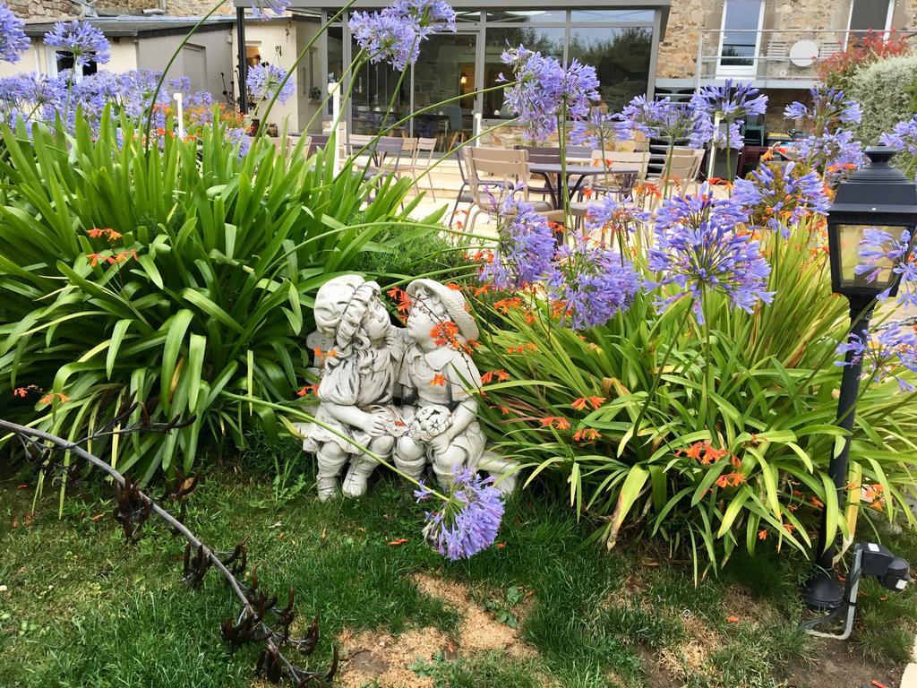 Hotel Les Agapanthes Ploubazlanec Bagian luar foto