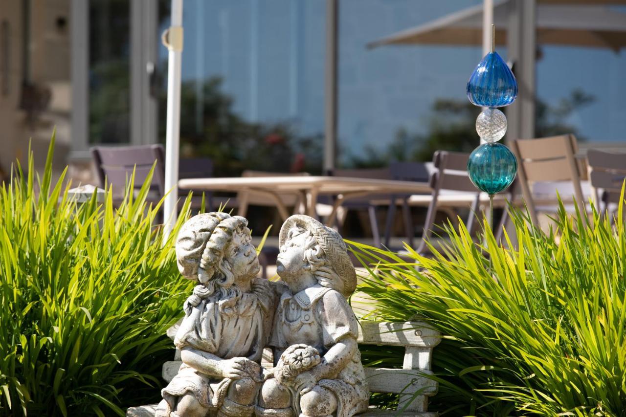 Hotel Les Agapanthes Ploubazlanec Bagian luar foto